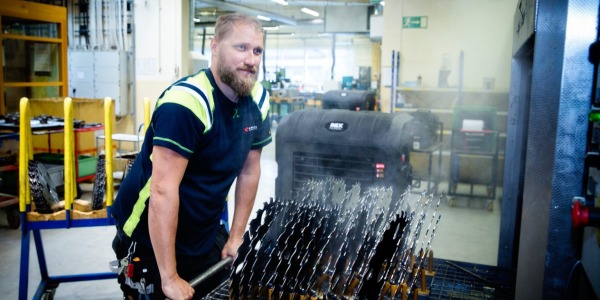 Chłodzenie punktowe w dużych pomieszczeniach może przynieść nawet 30% oszczędności energii